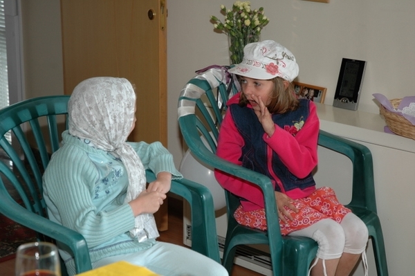 ONS ELKE EN TYFFANY VOERDEN TUSSENDOOR EEN TONEEL NUMMERTJE OP