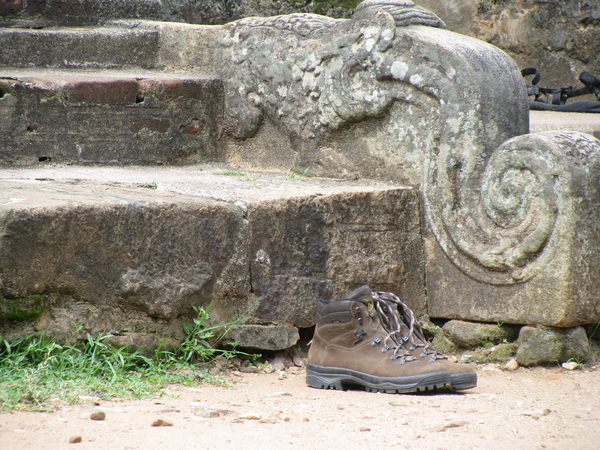 Schoenen uit voor betreden tempel