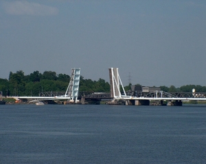 nieuwe en oude brug over de Schelde