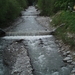 De waterval die naast Hotel Alpenrose naar beneden stroomt