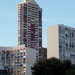 Smal gebouw links van ons hotel