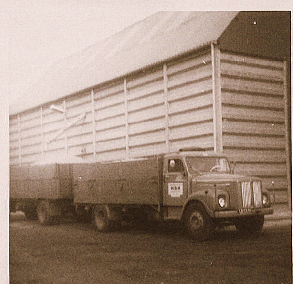 52. Scania 20,graan laden bij Wassenaar1968