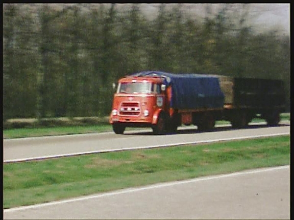 63b. DAF 24