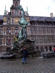 op de Grote Markt van Antwerpen