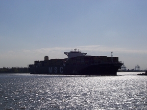 op n na het grootste containerschip ter wereld