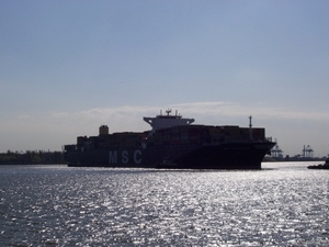 op n na het grootste containerschip ter wereld