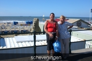 aan het strand scheveningen