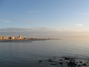 Nieuwpoort 06- 09 de kust bij valovond vanop het staketsel