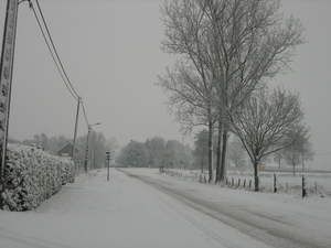 Besneeuwde straat