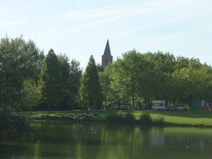 09.07.26.ZELZATEKERK VANUIT PARK