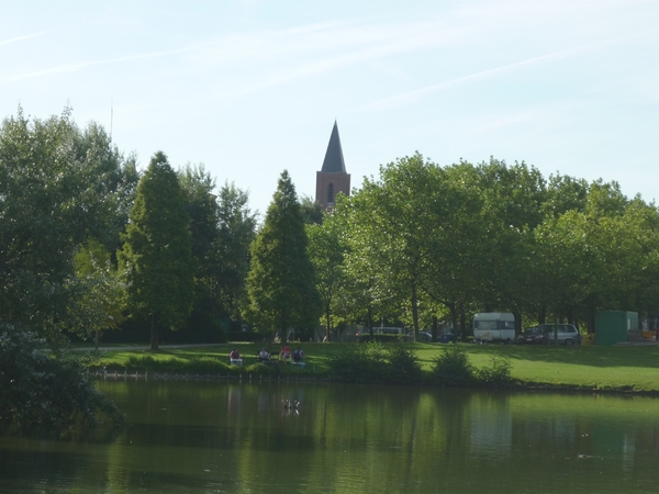 09.07.26.ZELZATEKERK VANUIT PARK