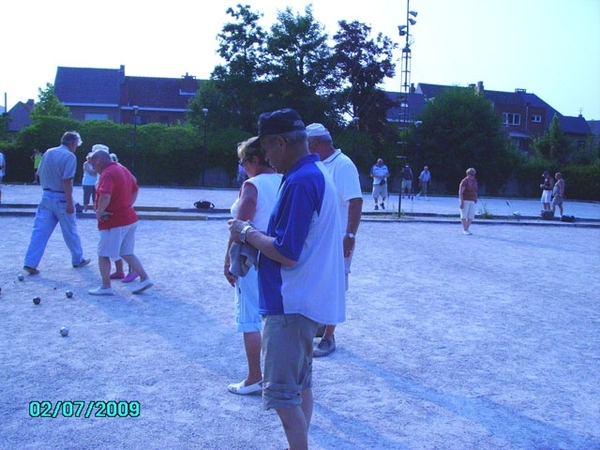 Luc, Georges en Anita tegen Jean Deelen, Claude Hrin  en co