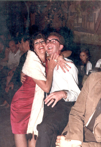 zwarte lola in het witte paard