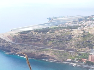 Flughafen Madeira vanuit het noorden gezien