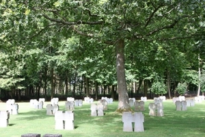 bij de graven staat altijd een eikenboom als simbool van duitslan