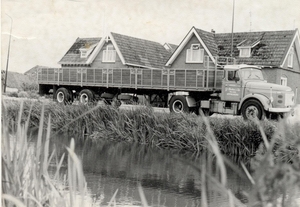 betten  De laatste torpedo. VOLVO N88 (1971) met wide spread Groe