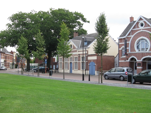 Het vroegere gemeentehuis, nu jeugdhuis