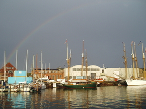 Regenboog voor het afsluiten van de race