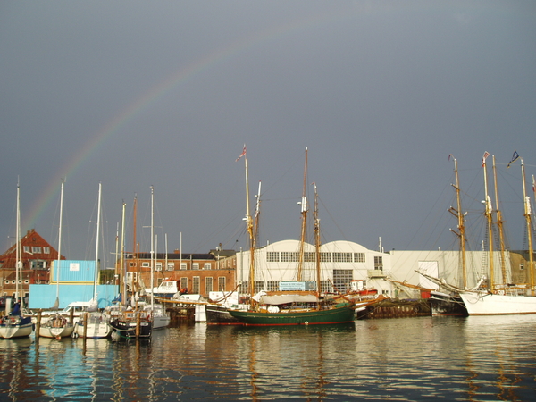 Regenboog voor het afsluiten van de race