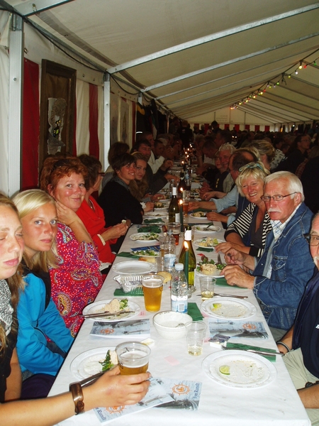 Eetfeest in de tent als slot