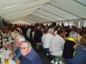 Zangfeest in de tent als slot !