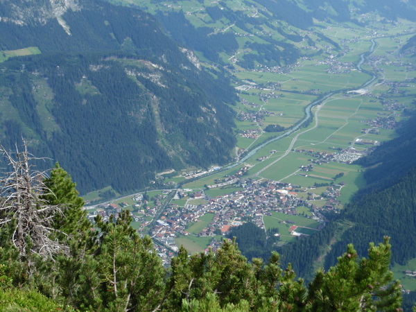 Zicht op Mayrhofen vanop Ahorn