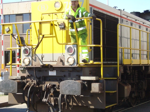 Dieselloc 7837 te Merksem