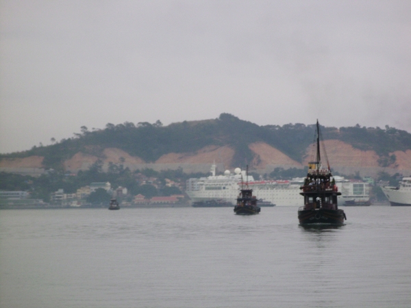 DSC01128- Naar de Halong Bay