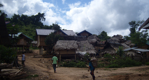 mijn gidsen en toeristisch Akha-dorp