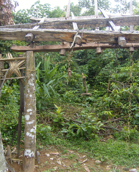 Poort met versieringen