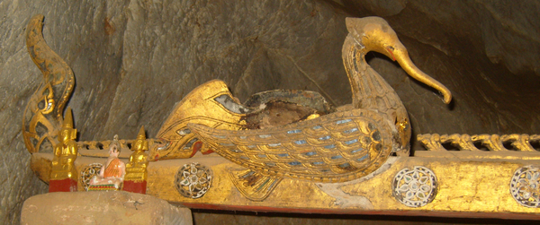 Met zaklamp, anders hadden we Boeddha's gemist