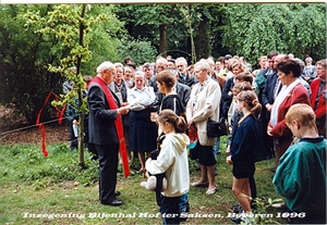 Inhuldiging van de bijenhal op het Hof ter Saksen