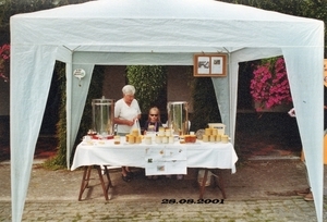 Standje van de wase Imkersbond op een beurs