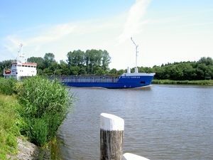 22 RUGEN 2-2005 299