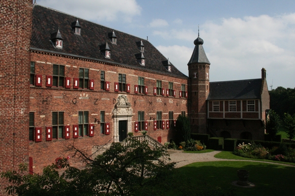 Inkom van kasteel Bergh