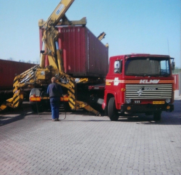 In de zee containers in leeuwarden