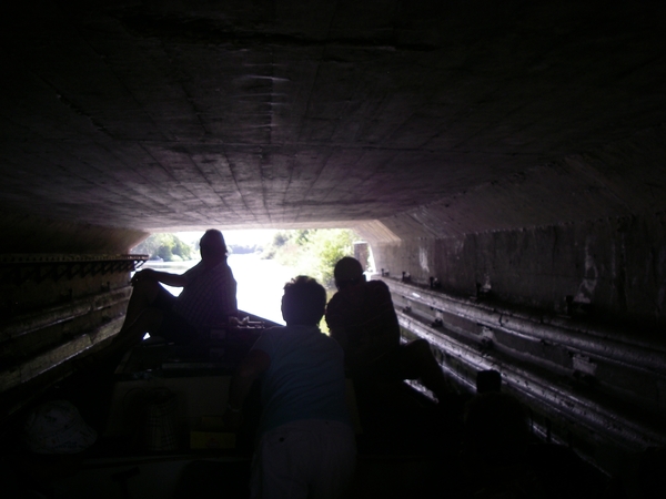 Vage contouren tegen lichtgevende perspectieven