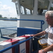 op de veerboot.