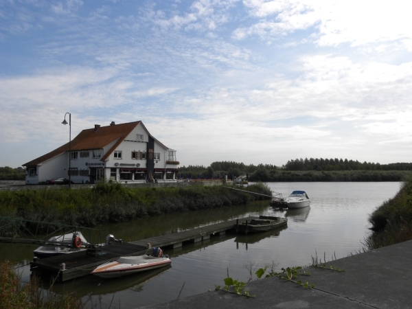 Veel taverne's en restaurants maar woensdag alles dicht