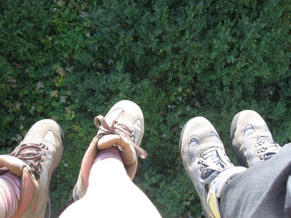 voetjes bengelen in stoeltjeslift