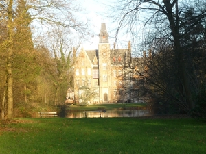 LOPPEM.KASTEEL IN DE ZON