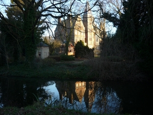 LOPPEM.KASTEEL UIT EEN ANDERE HOEK