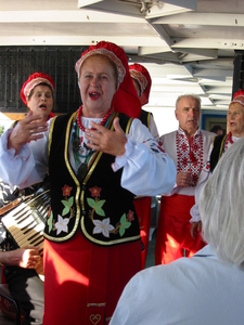 Dansers op trip naar boerderijtje