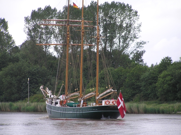 2006-07-03  BURCHT D 075