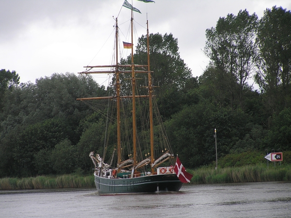 2006-07-03  BURCHT D 076