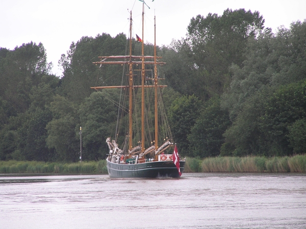 2006-07-03  BURCHT D 077