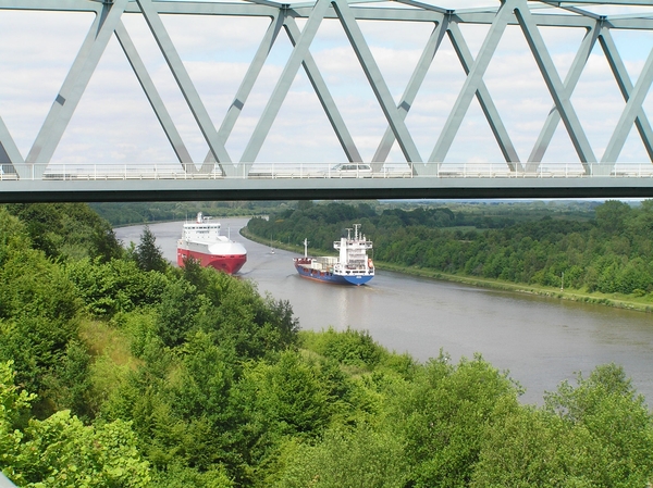 2006-07-03  BURCHT D 144