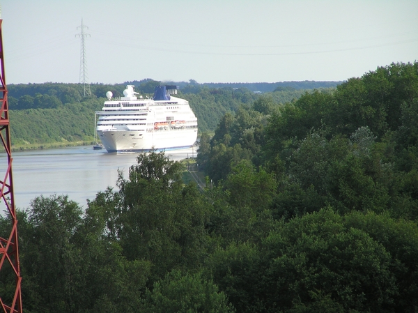 2006-07-03  BURCHT D 147