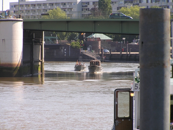 2006-07-03  BURCHT D 221