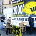 Andrea voert campagne op de markt van Veune voor Vlaams Belang